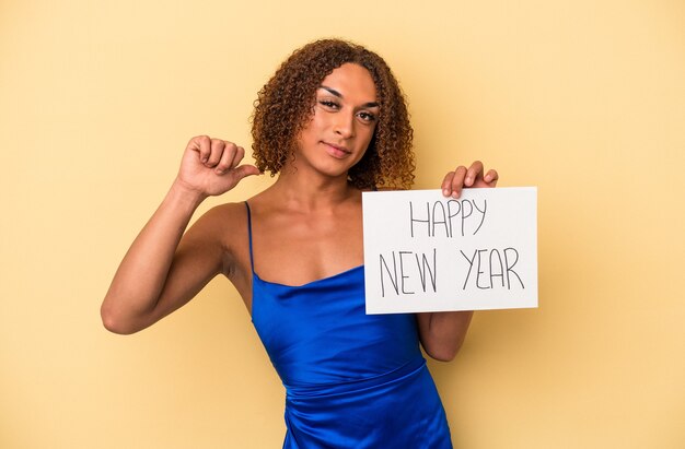 Joven Transexual Latina Celebrando El A O Nuevo Aislado Sobre Fondo