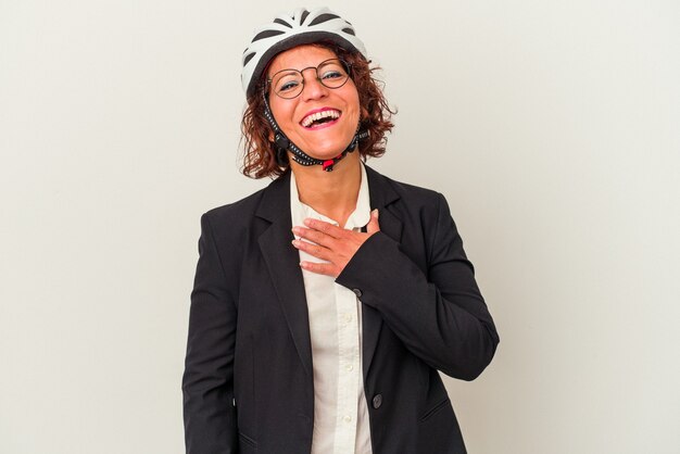 Mujer De Negocios Latina De Mediana Edad Con Un Casco De Bicicleta