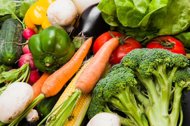 varias-verduras-frescas_23-2147681454.jpg