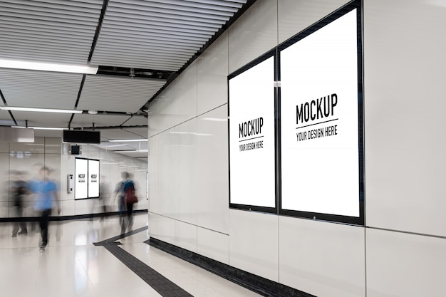 Pusty billboard umieszczony w podziemnej hali lub metrze na reklamę, makieta, migawka o niskiej prędkości Premium Psd