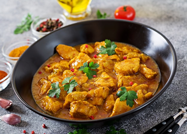 Curry Z Kurczakiem I Cebula Indyjskie Jedzenie Kuchnia Azjatycka 2829 4415 