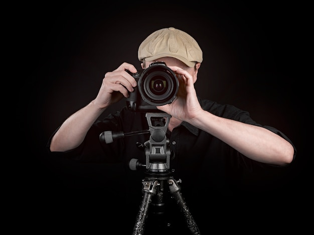 Fotograf z ładnym aparatem Premium Zdjęcia