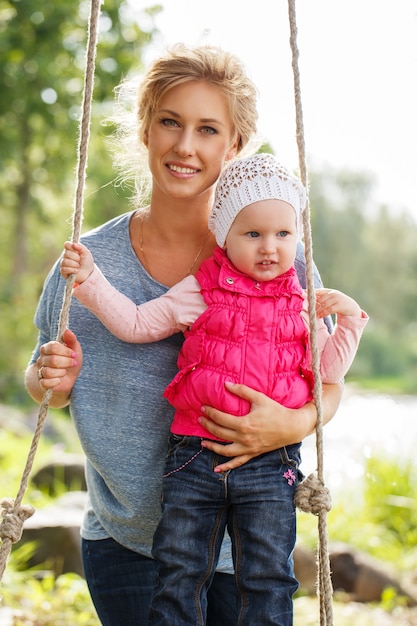 Piękna mama z córką Darmowe Zdjęcia