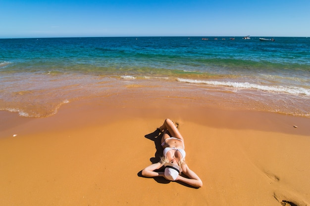 Widok Z Góry Z Lotu Ptaka Drone Kobiety W Bikini Strój Kąpielowy