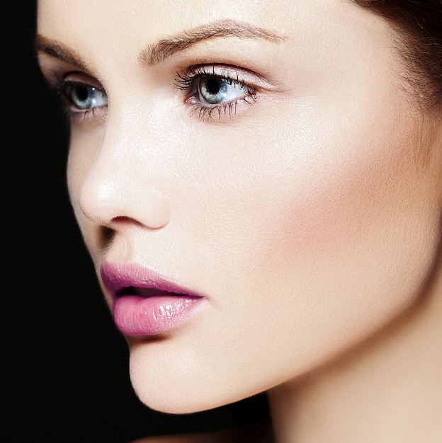 Alta Moda Lookglamor Closeup Retrato De Belleza De La Bella Modelo De Mujer Joven De Raza 6083