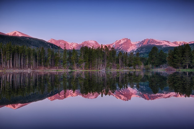 Amanecer En El Lago Sprague Parque Nacional De Las Monta As Rocosas