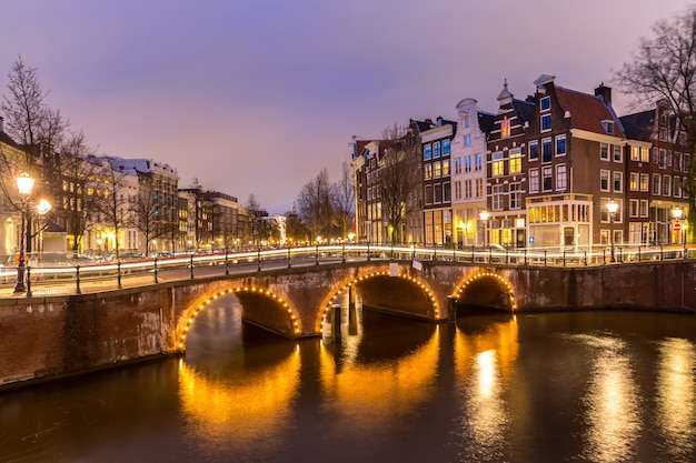 Amsterdam canals países bajos | Foto Premium