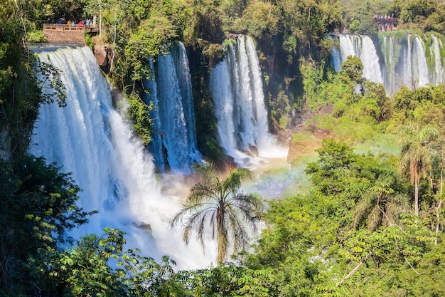 Arco Iris Y Cataratas Del Iguazú. Las Cataratas Del Iguazú Son Cascadas ...