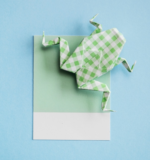 Arte De Papel De Origami De Rana Plegada Foto Gratis