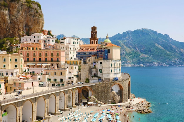 Atrani Impresionante Pueblo Que Domina El Mar En La Costa De Amalfi