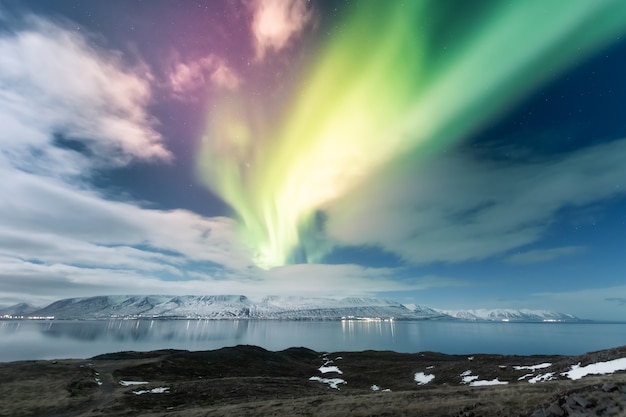 Aurora Boreal Aurora Boreal Sobre La Ciudad De Akureyri En Islandia Foto Premium 1195