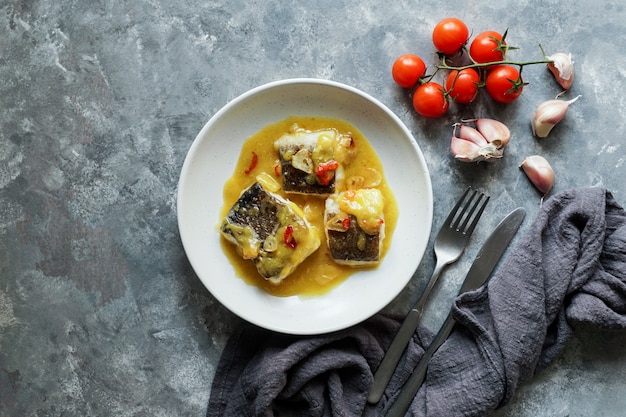 Bacalao al pil pil, bacalao salado en salsa de aceite de ...