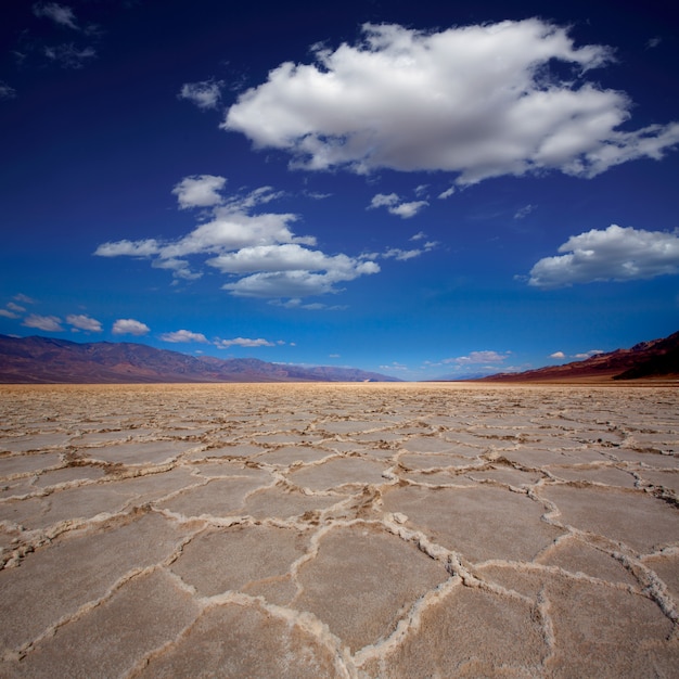 Badwater Basin Formaciones De Sal Del Valle De La Muerte Foto Premium