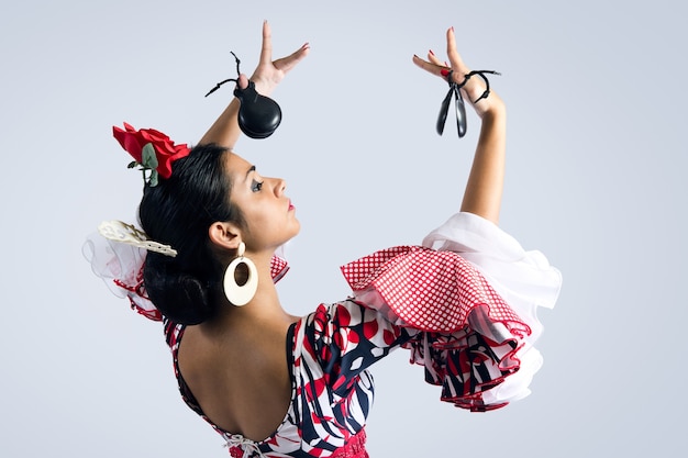 Bailarina de flamenco en un hermoso vestido