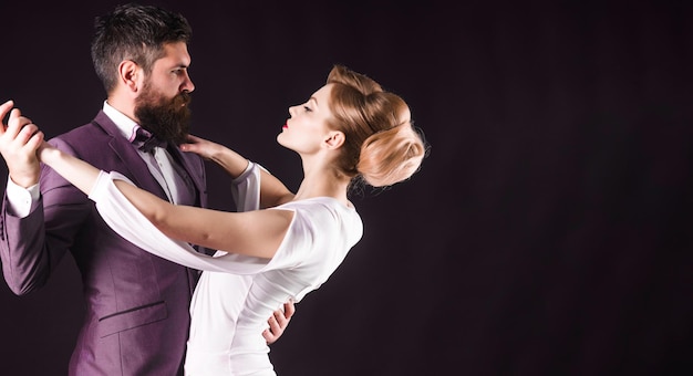 Baile De Salón Pareja Bailando Tango Concepto De Pasión Y Amor Foto Premium 7305