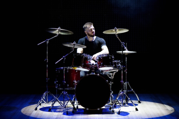 Baterista Tocando La Bateria Foto Premium