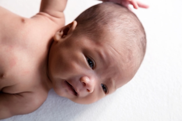 Bebe Recien Nacido Dos Semanas De Edad Foto Premium