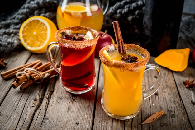 Bebidas y cócteles tradicionales de otoño e invierno. blanco y ...