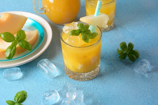 Bebidas Refrescantes Y Zumos C Tricos Con Cubitos De Hielo Menta Y