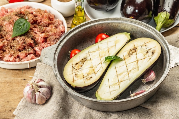 Berenjena Rellena Lista Para Hornear Con Carne Molida Verduras Y