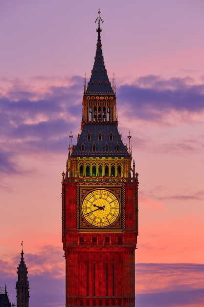 Big Ben Clock Tower En Londres Atardecer Inglaterra Foto Premium