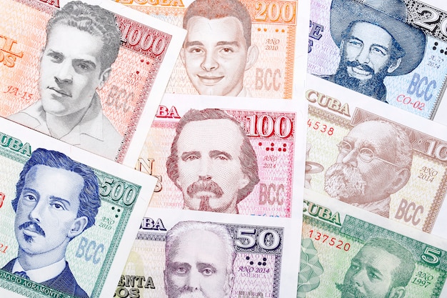 Billetes De Pesos Cubanos Foto Premium