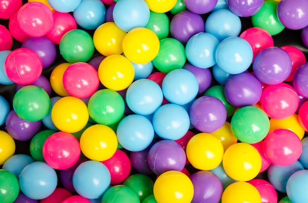pelotas de colores niños
