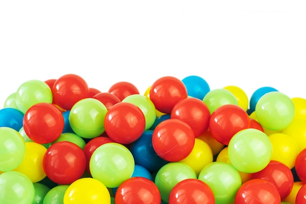 pelotas pequeñas de colores