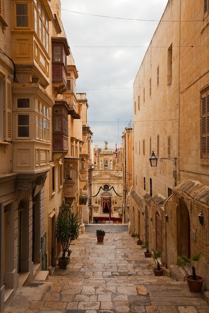 Calle en la vieja valletta Foto gratis