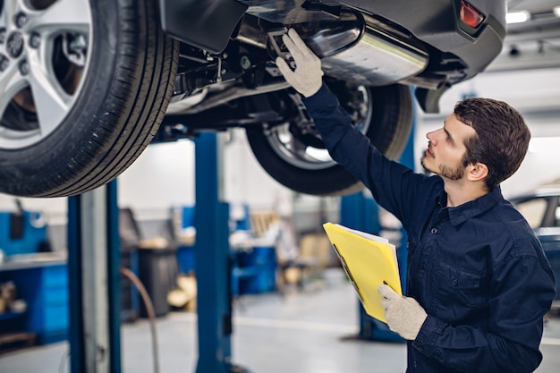 Centro De Servicio De Reparación De Automóviles Auto Examen Mecánico