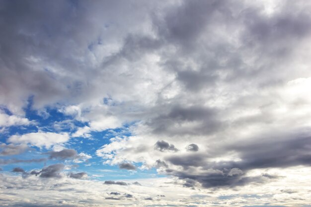 Cielo Azul Con Nubes Cloudscape Al Atardecer O Al Amanecer Foto Premium