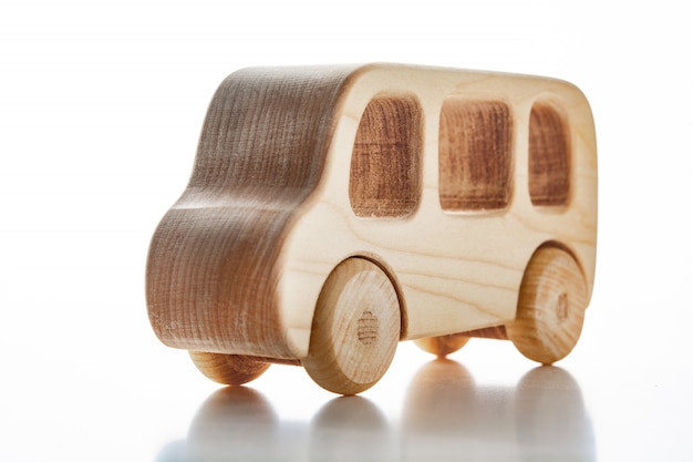 coches de madera para niños