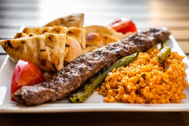 Comida De Carne De Kebab O Kebap Turco Tradicional De Adana Con