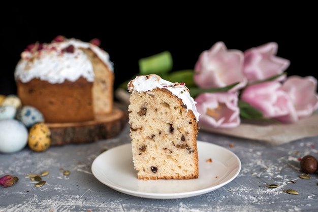 Composici N De Pascua Con Pan Dulce Kulich Y Huevos Foto Premium