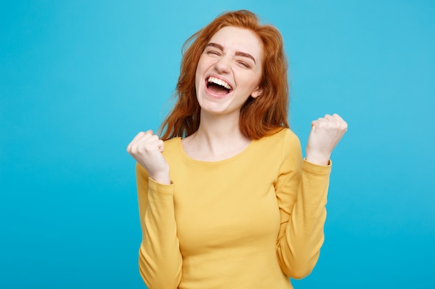 Concepto De Estilo De Vida Retrato De Alegre Alegre Pelo Rojo Jengibre Chica Alegre Y