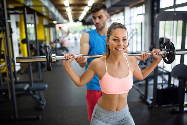 Concepto De Fitness Deporte Entrenamiento Gimnasio Y Estilo De Vida Grupo De Personas