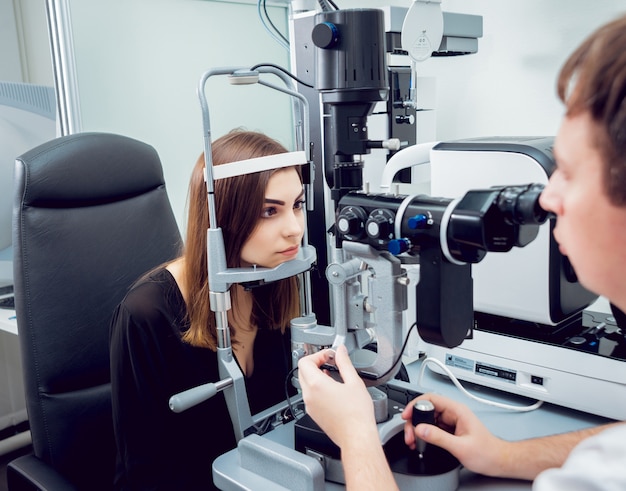 In ce consta un consult oftalmologic? | schneiderturm.ro