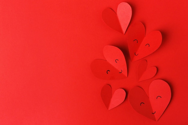 Corazones De Papel Día De San Valentín En Rojo Foto Gratis 0138