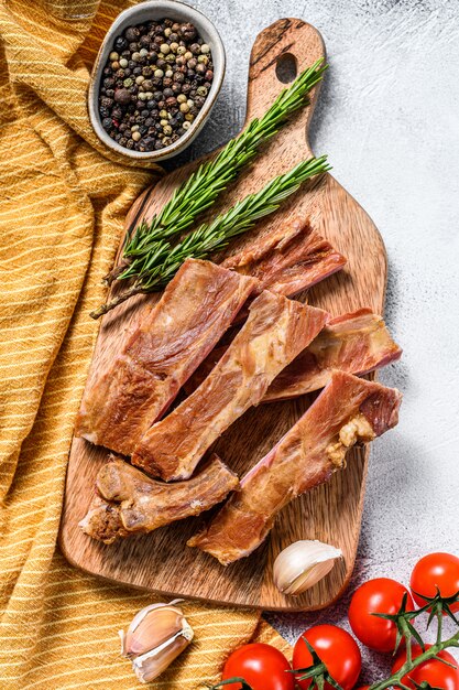 Costillas De Cerdo A La Barbacoa Ahumadas Caseras Fondo Blanco