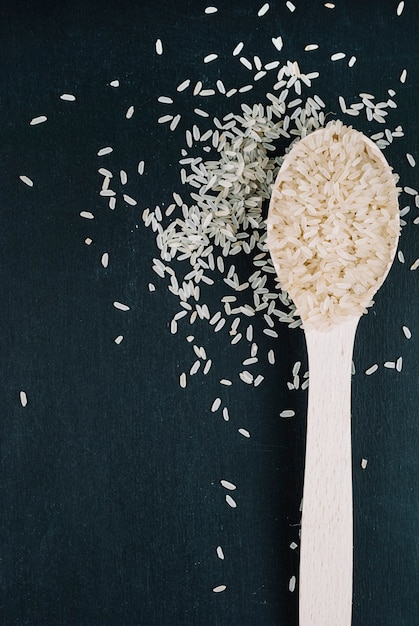Cuchara de arroz blanco | Foto Gratis