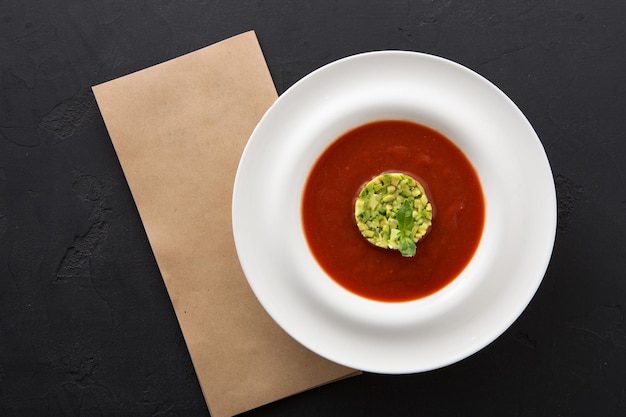 Delicioso Y Sabroso Gazpacho De Sopa Fr A De Tomate Con Aguacate