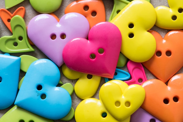 dia-san-valentin-fondo-coloridos-corazones-botones-corazones_1323-274.jpg