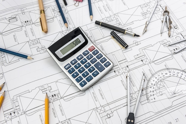 Dibujo Del Ingeniero Con Vista Superior De Diferentes Herramientas Concepto Tecnico Foto Premium