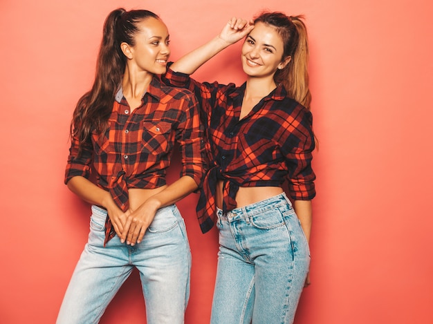 chicas con camisa