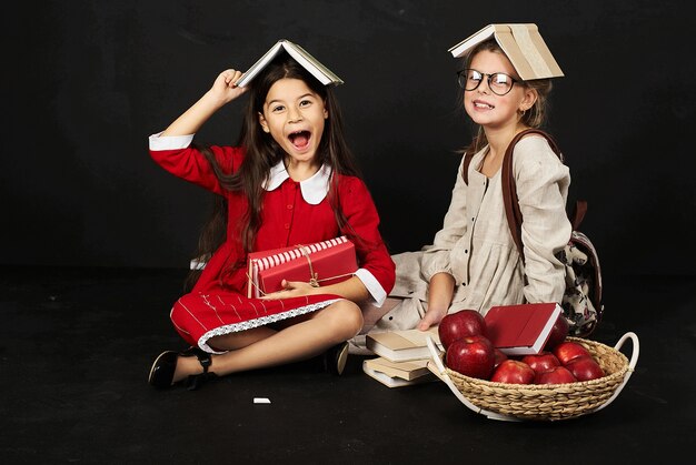 las colegialas se divierten las colegialas se divierten