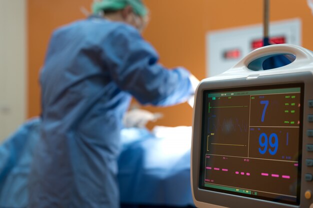 Electrocardiograma En La Sala De Emergencias De Cirugía Hospitalaria ...