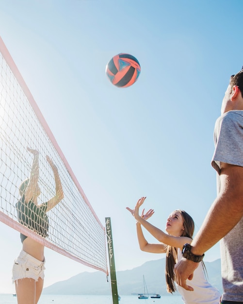 Escena De Voleibol De Playa Vista De Cerca Foto Gratis