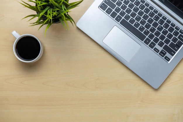 Escritorio De Oficina Espacio De Trabajo Y Fondo De Mesa Foto Premium