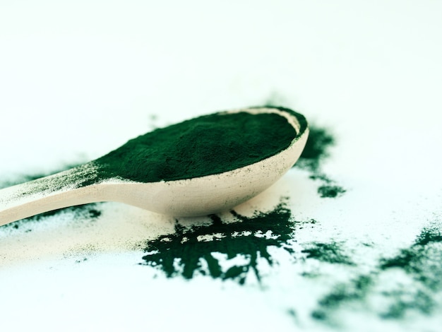 Espirulina Hawaiana Verde En Polvo En Una Cuchara De Madera Super