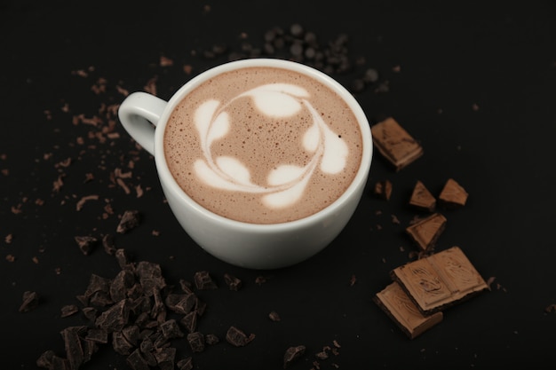 Espuma de kakao de leche con chocolate caliente Foto gratis